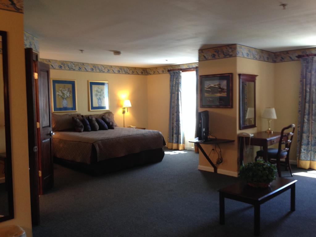 Greenville Inn & Suites Habitación foto